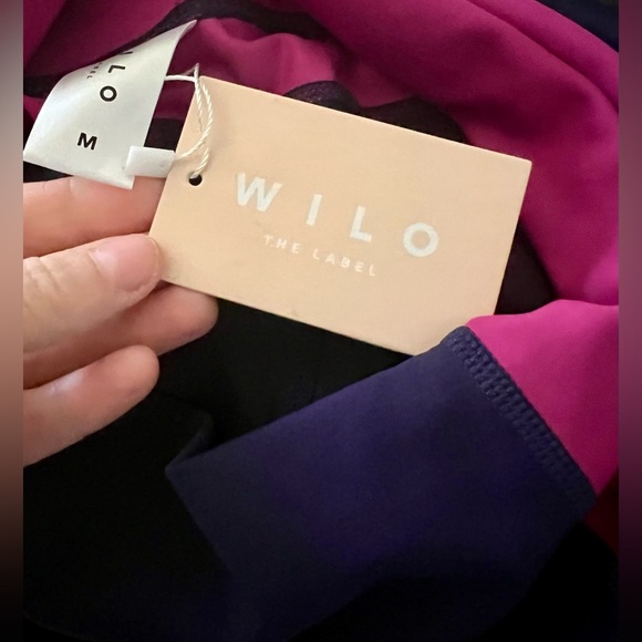 WILO NWT Women’s Purple & Navy Leggings, Size M - Picture 8 of 8